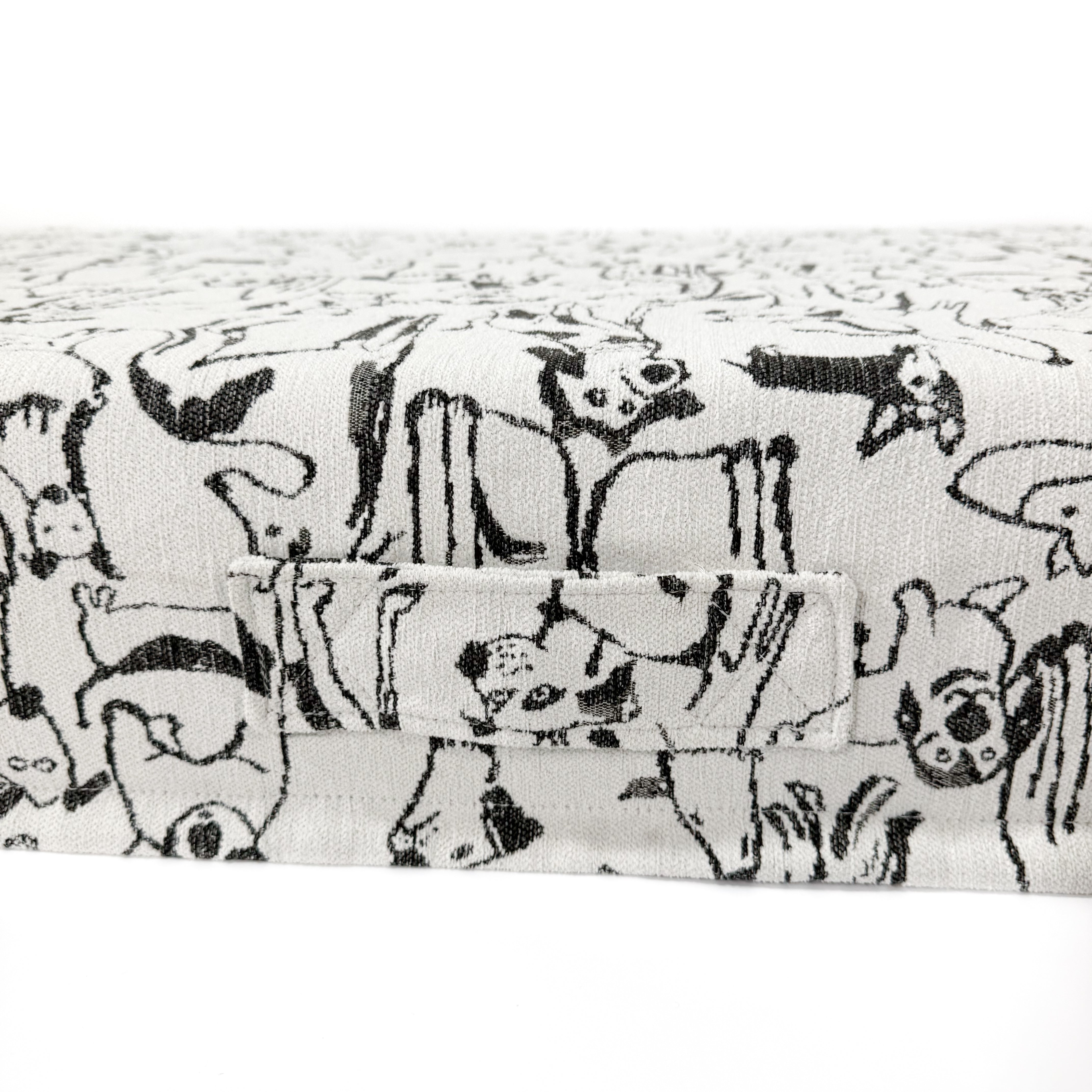 Handle on cushion dog bed