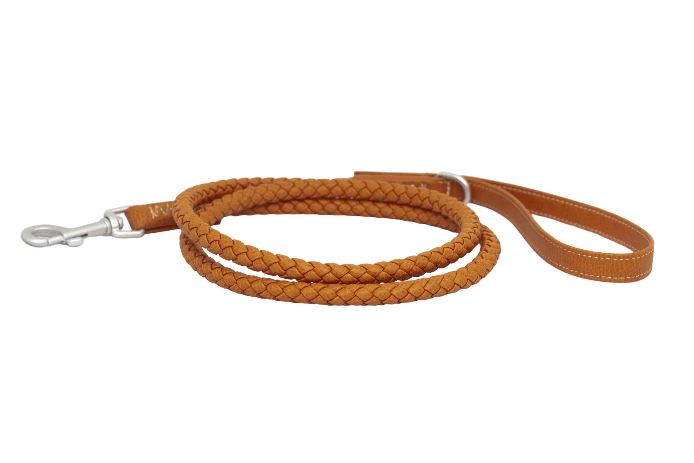 Front of a waterproof and durable dog leash with marine grade anodized aluminum hardware in the color fox.