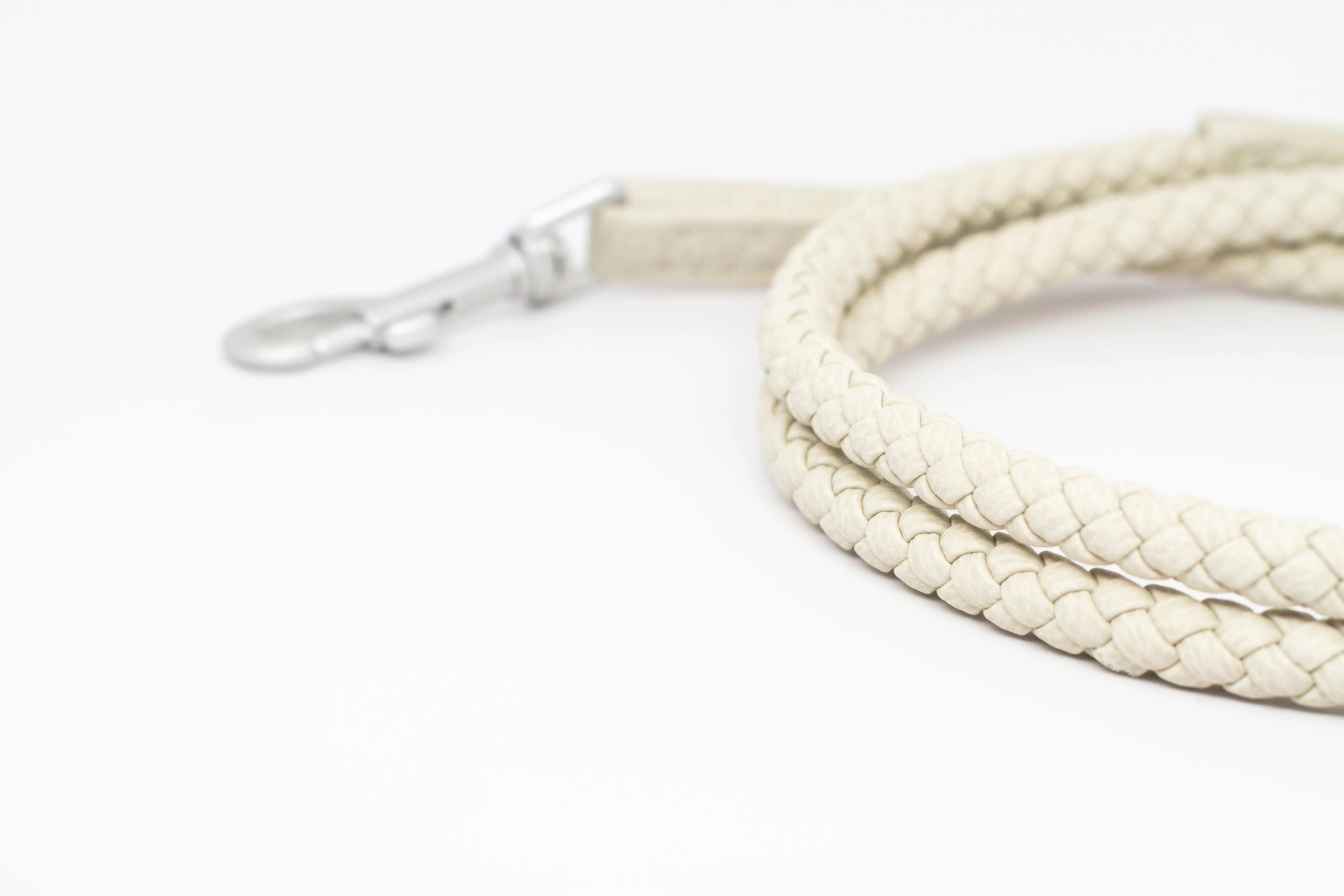Close up of a waterproof and durable dog leash with marine grade anodized aluminum hardware in the color oyster.
