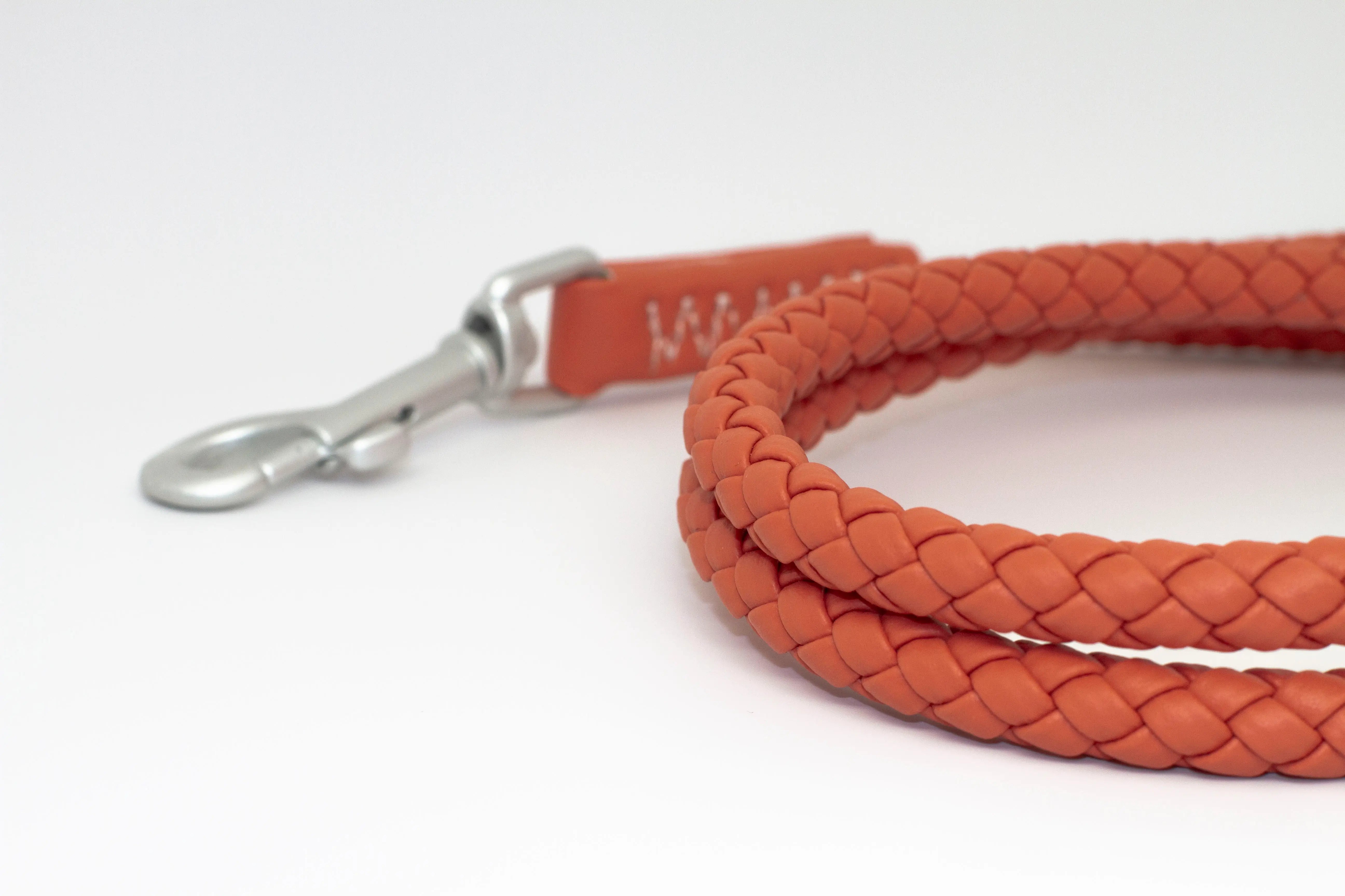 Close up of the braid of waterproof and durable dog leash with marine grade anodized aluminum hardware in the color strawberry.