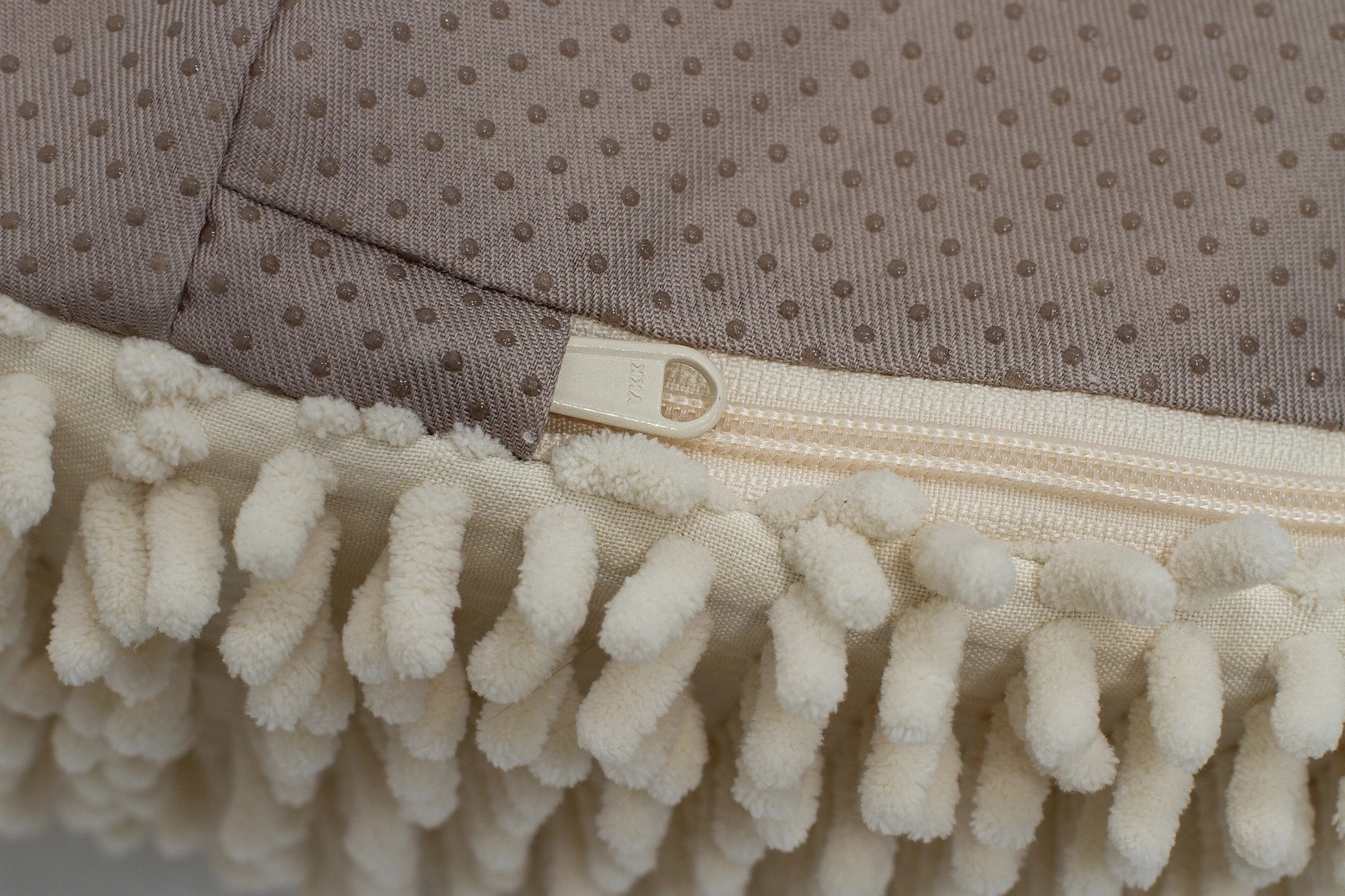 Medium Snoozy Bed - Calming Orthopedic Donut Dog Bed (Cream Towel)