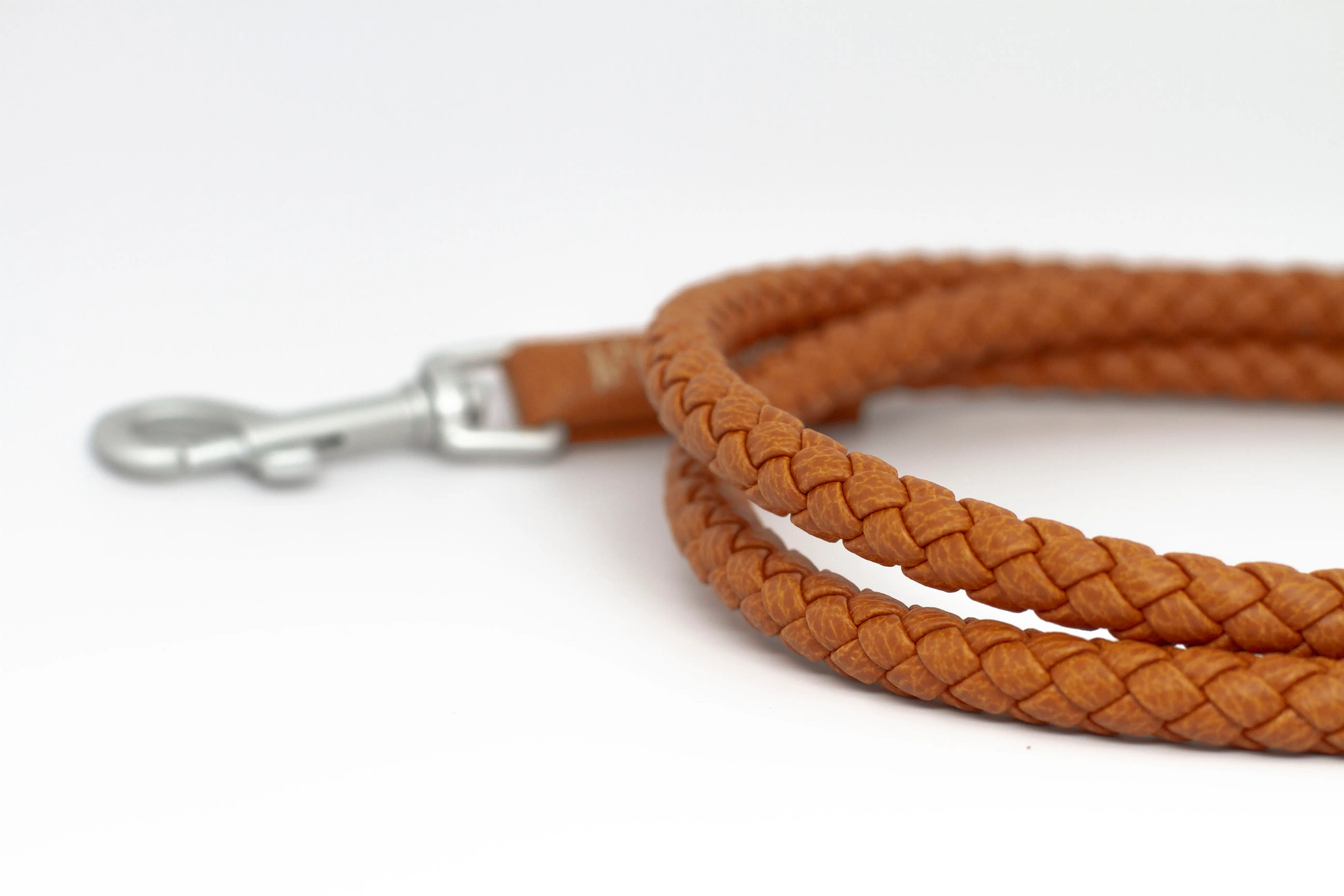 Close up of a waterproof and durable dog leash with marine grade anodized aluminum hardware in the color fox.