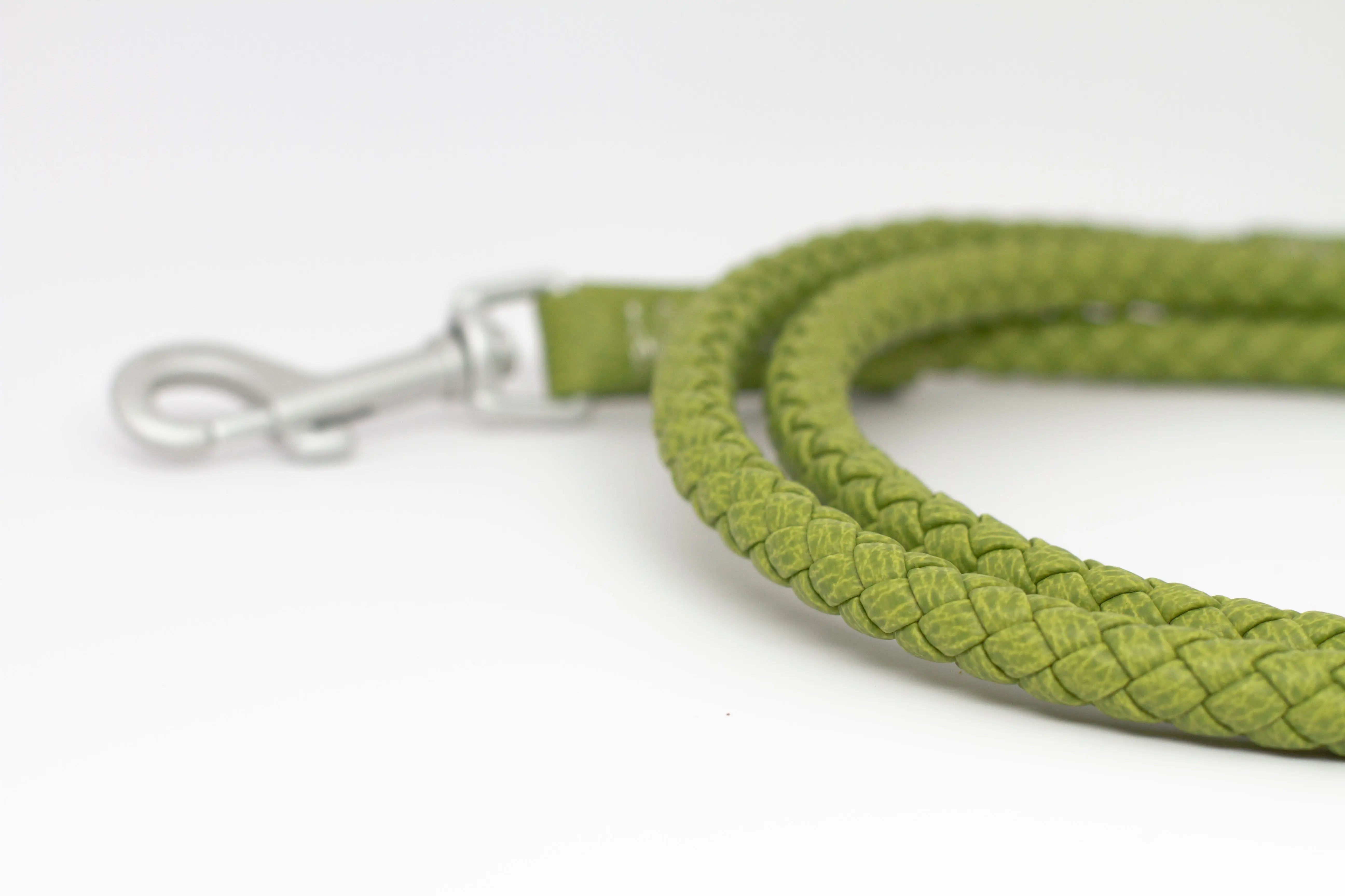 Close up of a waterproof and durable dog leash with marine grade anodized aluminum hardware in the color lime green.