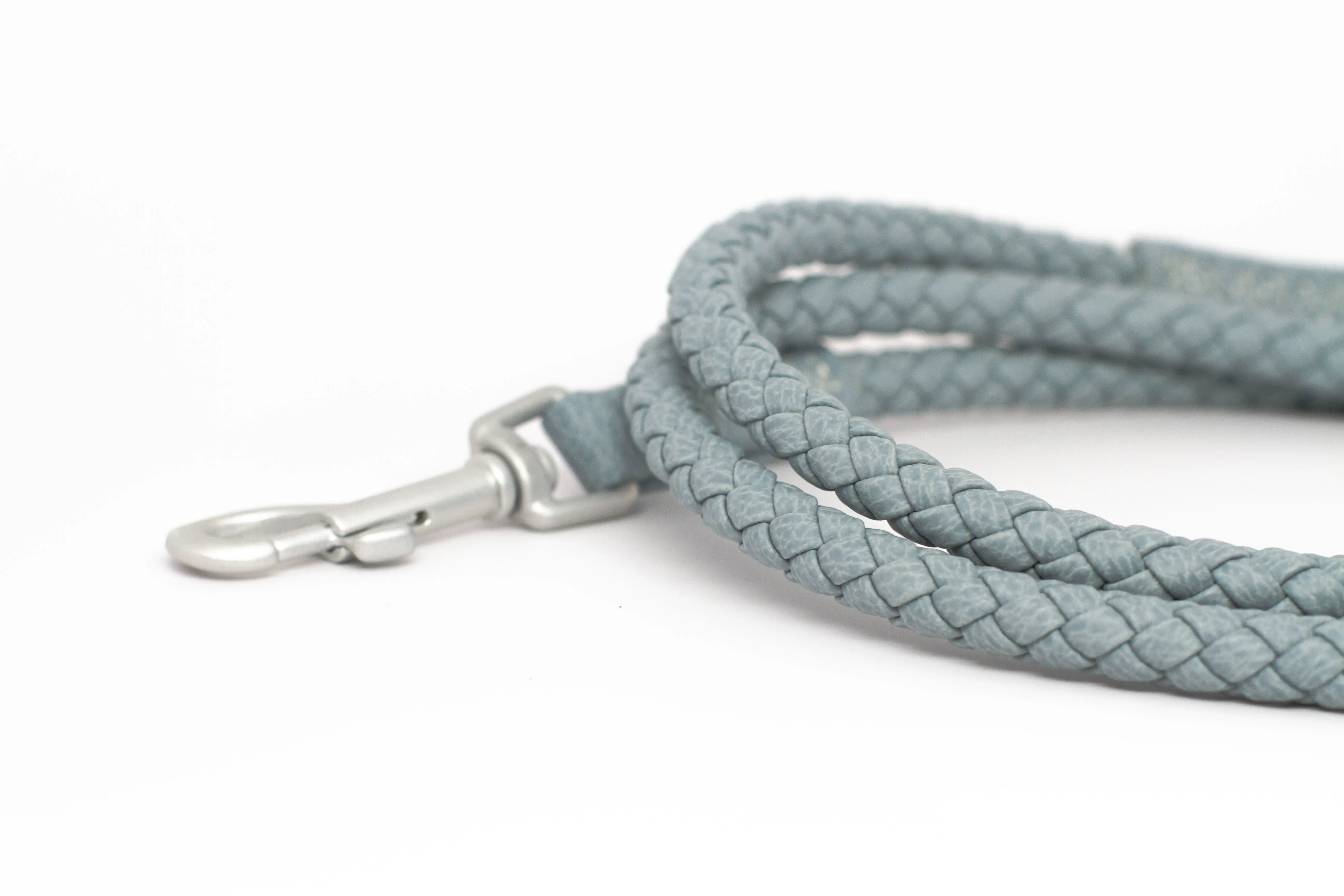 Close up of a waterproof and durable dog leash with marine grade anodized aluminum hardware in the color London blue.